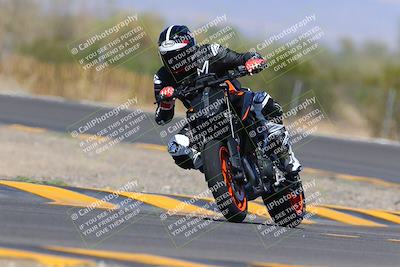 media/Oct-03-2022-Moto Forza (Mon) [[5f077a3730]]/Intermediate Group/Session 3 (Turn 3)/